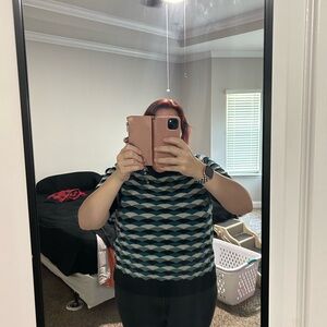 Geometric Patterned Short Sleeved Sweater